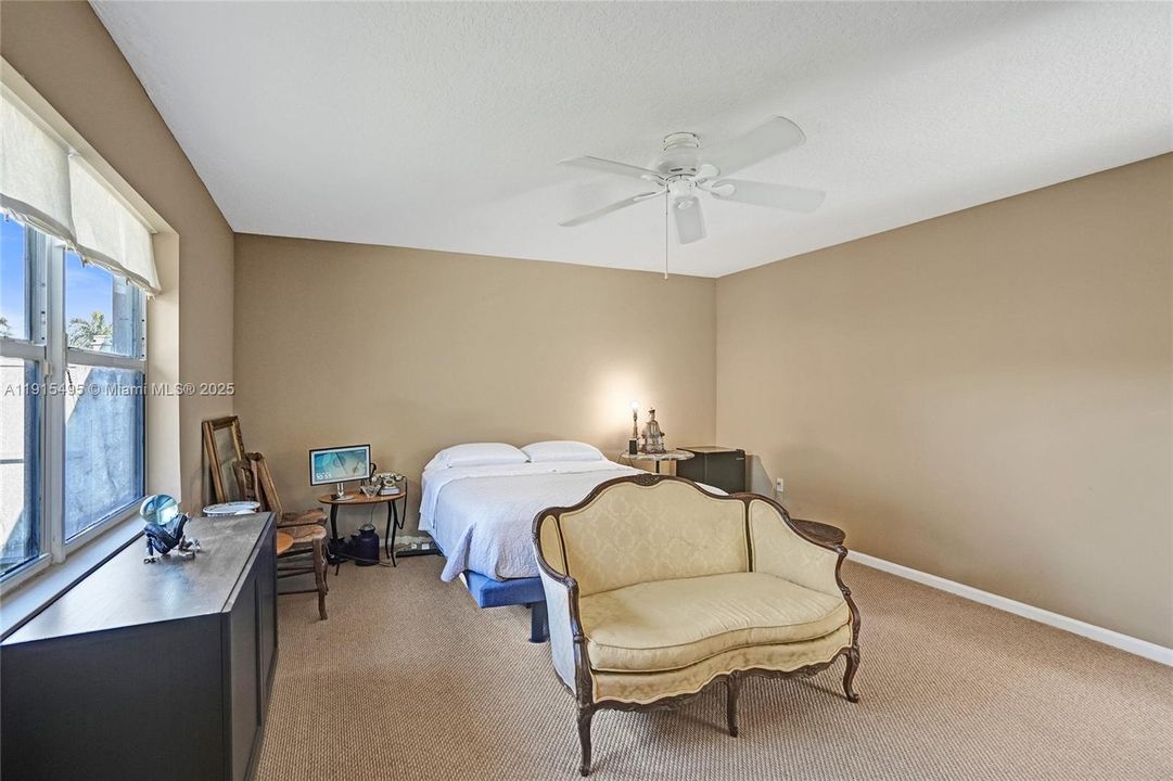 For Sale: $525,000 (3 beds, 2 baths, 1466 Square Feet)