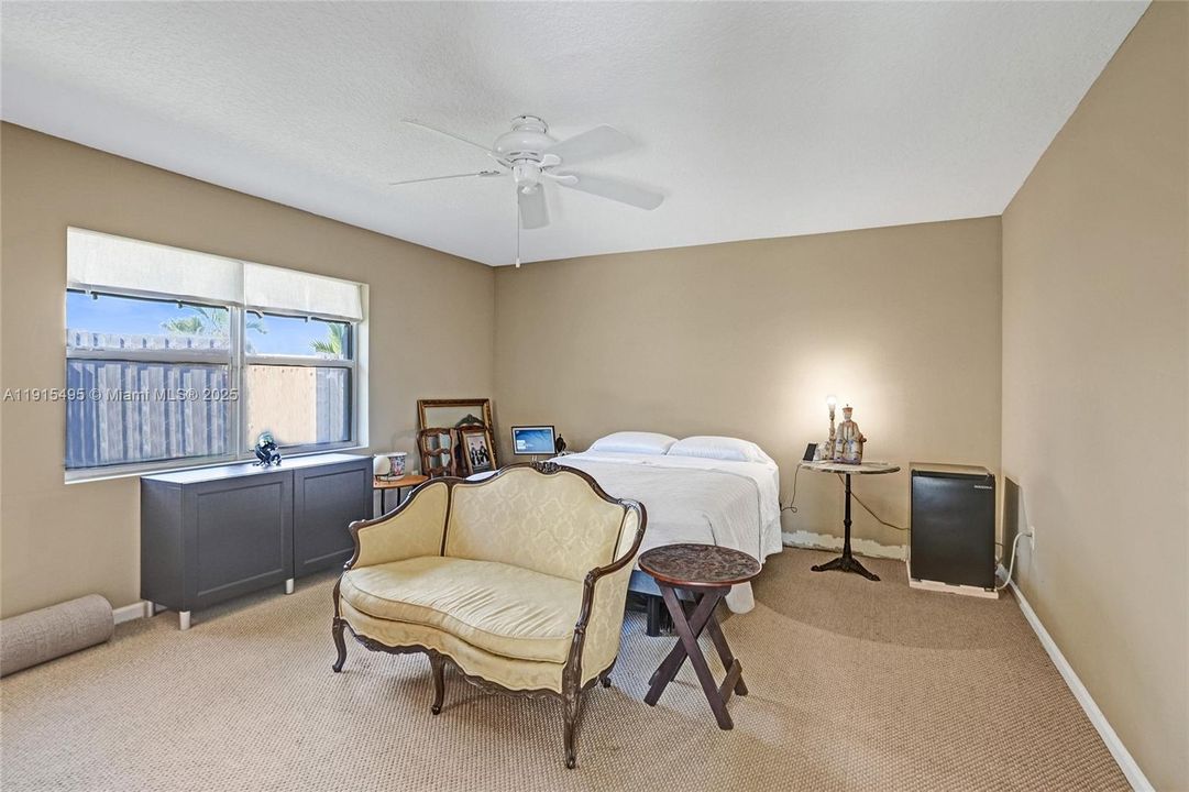 For Sale: $525,000 (3 beds, 2 baths, 1466 Square Feet)