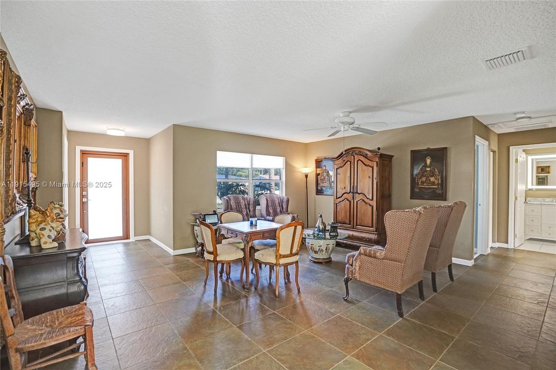 For Sale: $525,000 (3 beds, 2 baths, 1466 Square Feet)