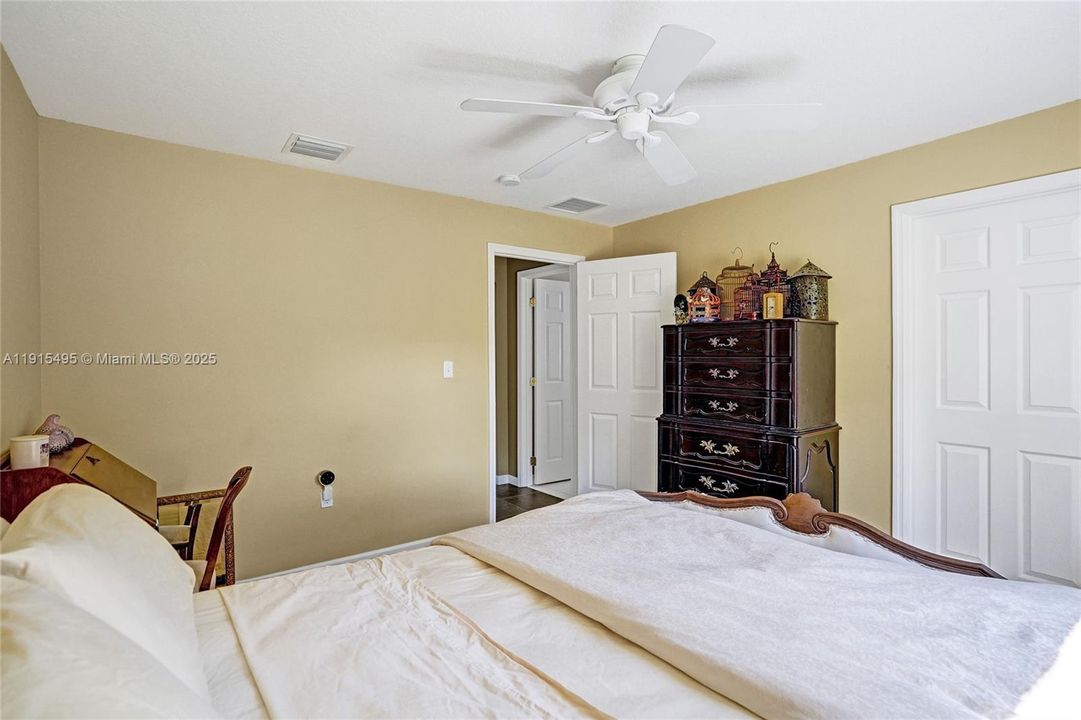 For Sale: $525,000 (3 beds, 2 baths, 1466 Square Feet)