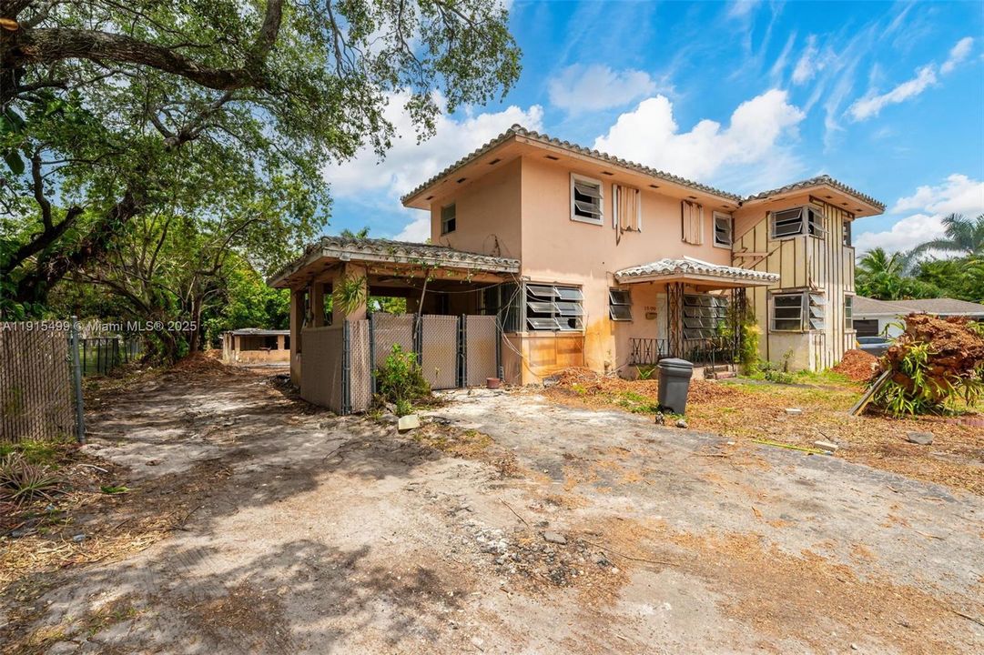 For Sale: $1,195,000 (5 beds, 2 baths, 4346 Square Feet)