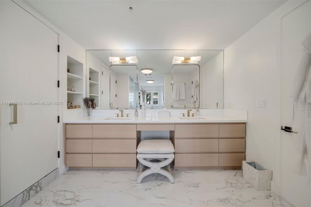 На продажу: $2,550,000 (3 спален, 3 ванн, 2640 Квадратных фут)