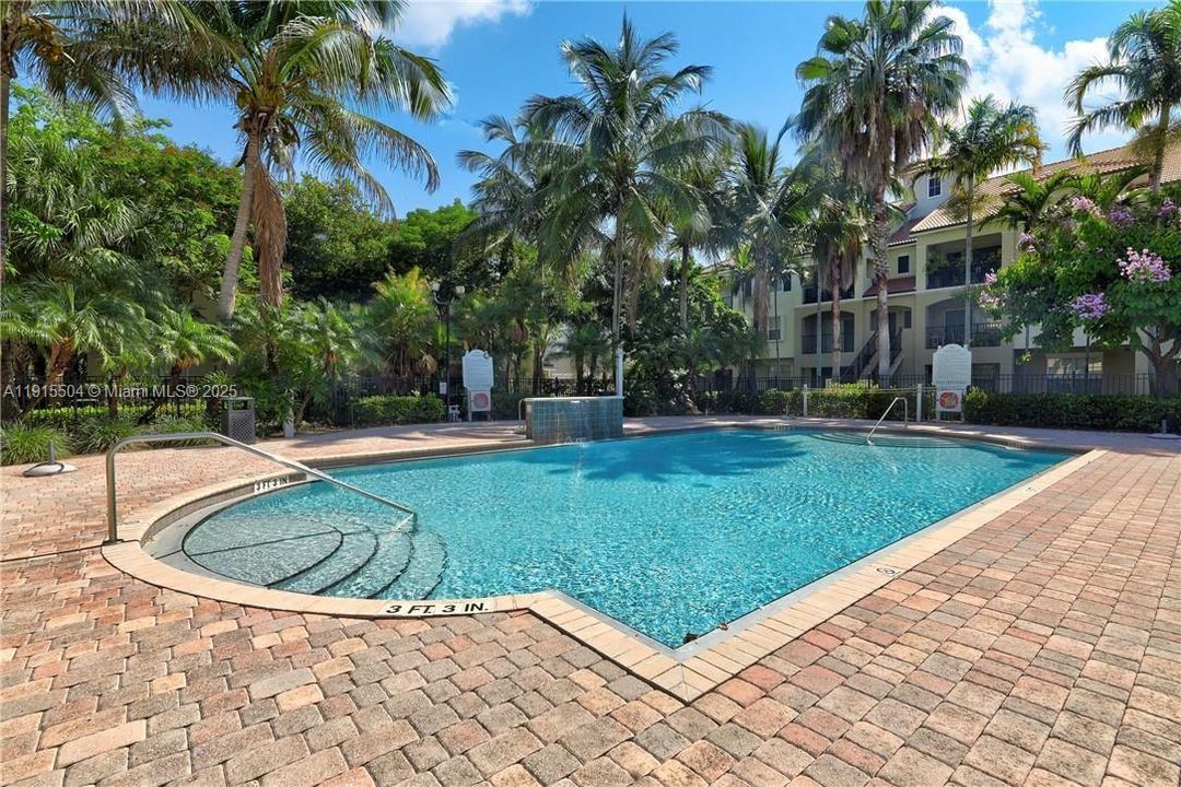 出租: $1,800 (1 贝兹, 1 浴室, 846 平方英尺)