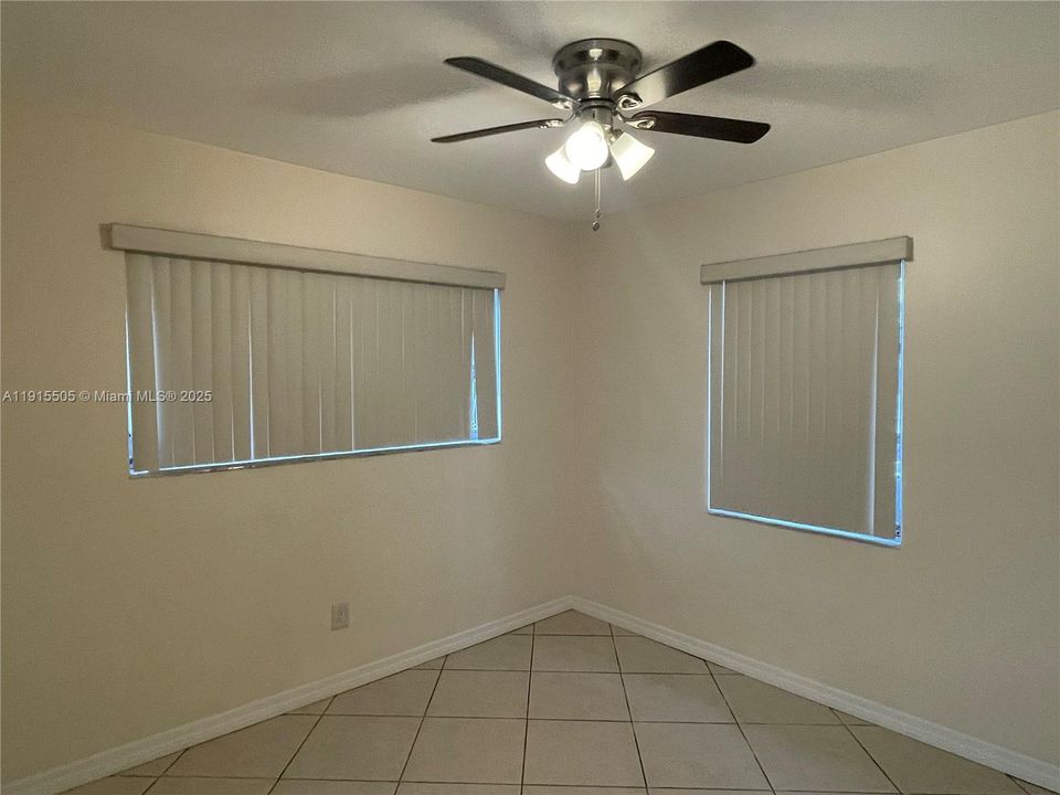 Active With Contract: $2,300 (3 beds, 1 baths, 1016 Square Feet)