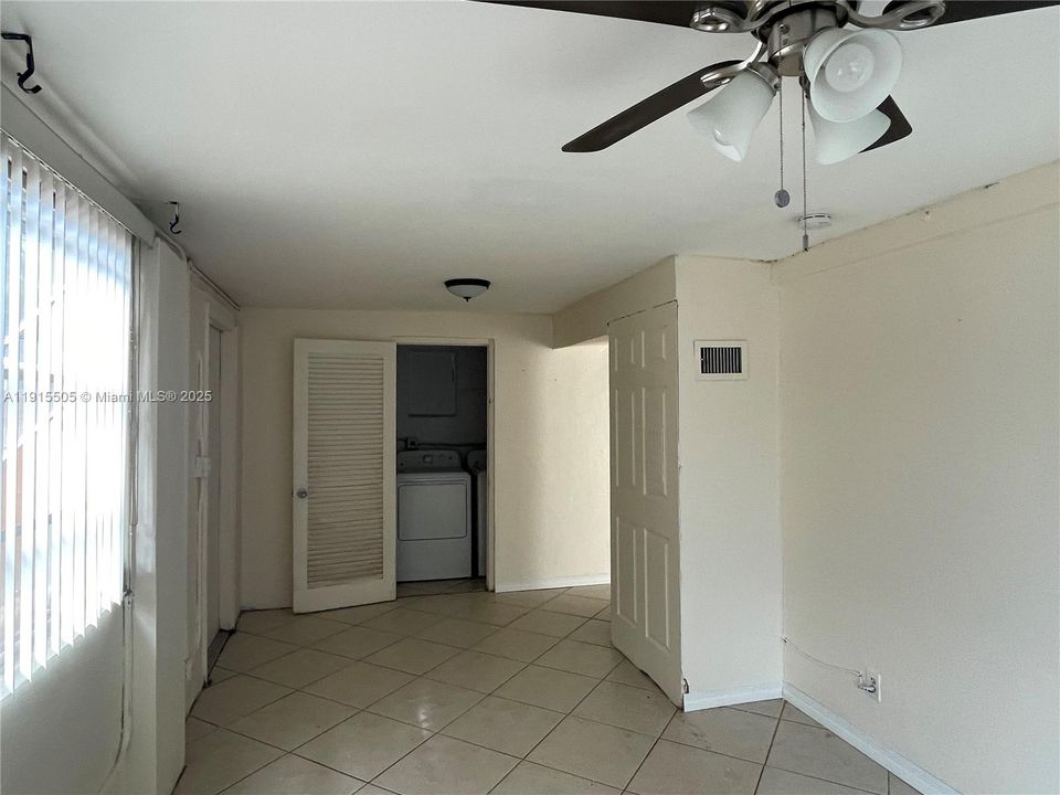 Active With Contract: $2,300 (3 beds, 1 baths, 1016 Square Feet)