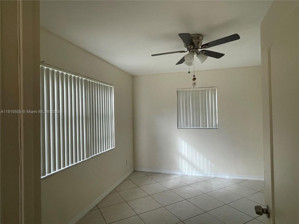 Active With Contract: $2,300 (3 beds, 1 baths, 1016 Square Feet)