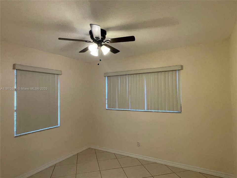 Active With Contract: $2,300 (3 beds, 1 baths, 1016 Square Feet)