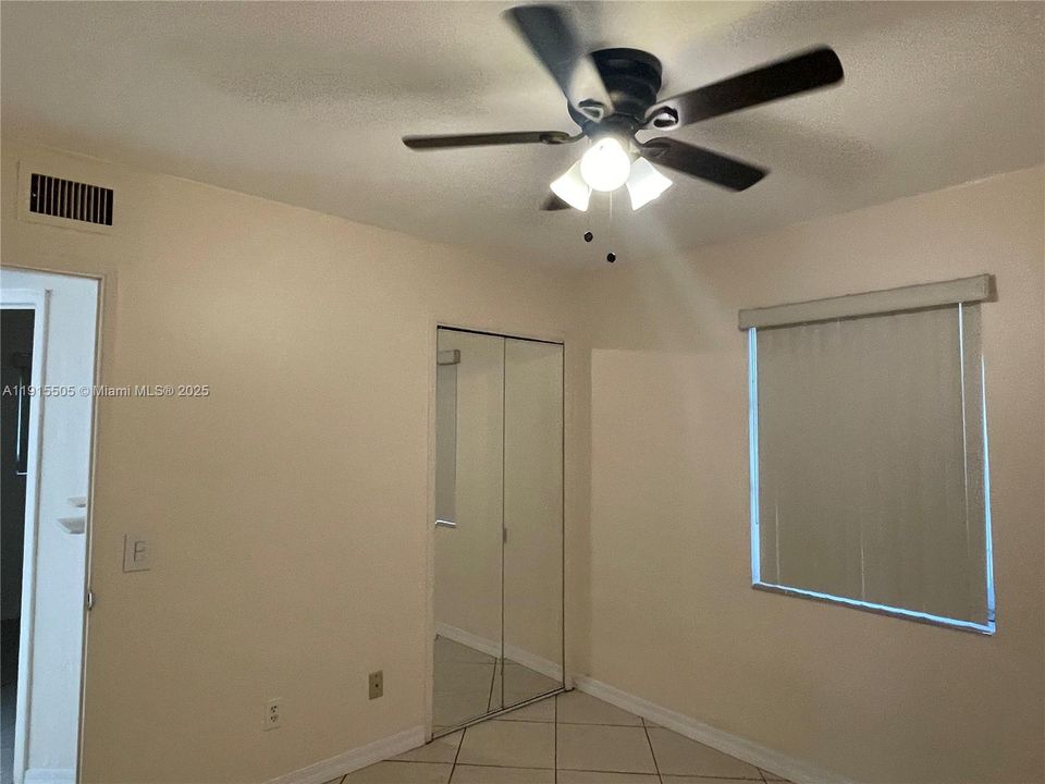 Active With Contract: $2,300 (3 beds, 1 baths, 1016 Square Feet)