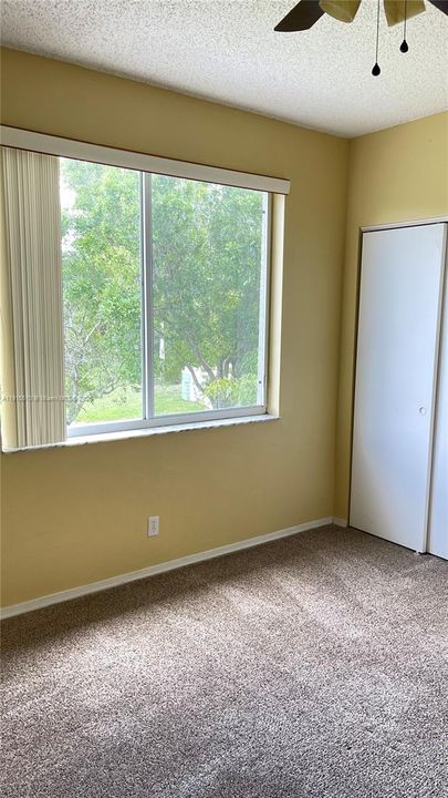 合同活跃: $2,200 (2 贝兹, 1 浴室, 945 平方英尺)