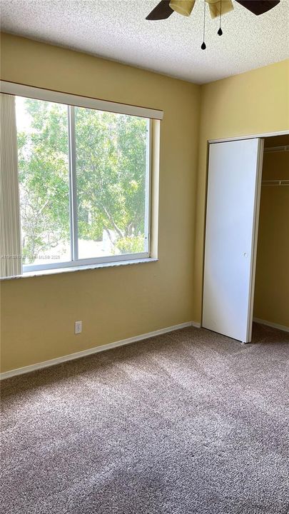 合同活跃: $2,200 (2 贝兹, 1 浴室, 945 平方英尺)