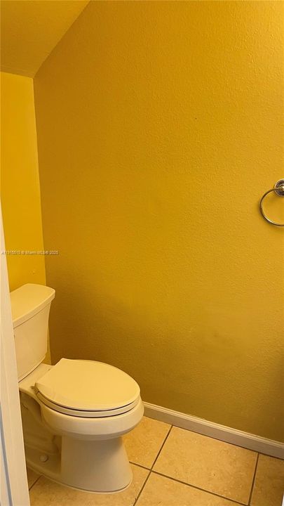 合同活跃: $2,200 (2 贝兹, 1 浴室, 945 平方英尺)