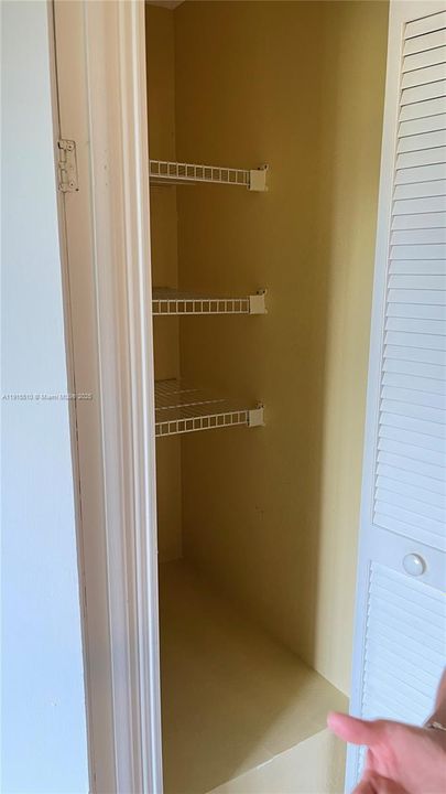 合同活跃: $2,200 (2 贝兹, 1 浴室, 945 平方英尺)