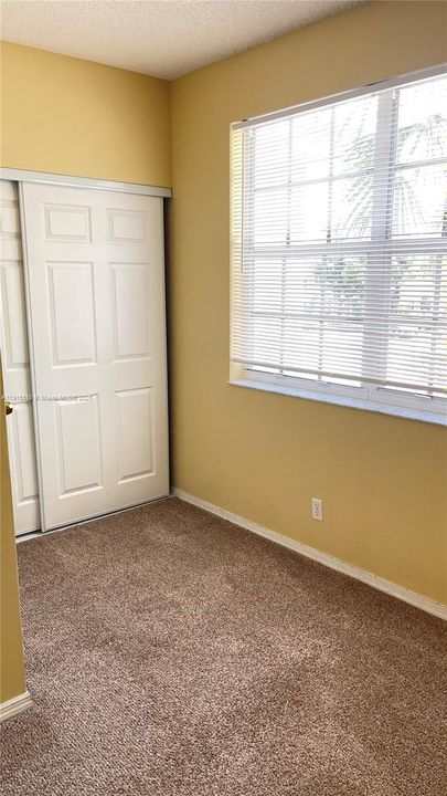 合同活跃: $2,200 (2 贝兹, 1 浴室, 945 平方英尺)