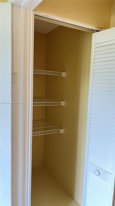 合同活跃: $2,200 (2 贝兹, 1 浴室, 945 平方英尺)