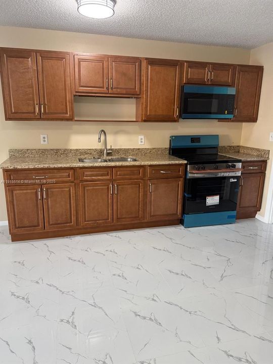 For Rent: $2,100 (3 beds, 1 baths, 2400 Square Feet)