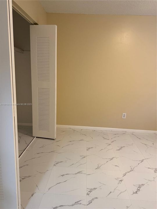 For Rent: $2,100 (3 beds, 1 baths, 2400 Square Feet)