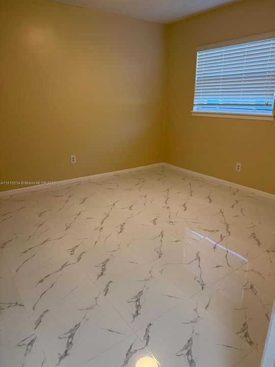 For Rent: $2,100 (3 beds, 1 baths, 2400 Square Feet)