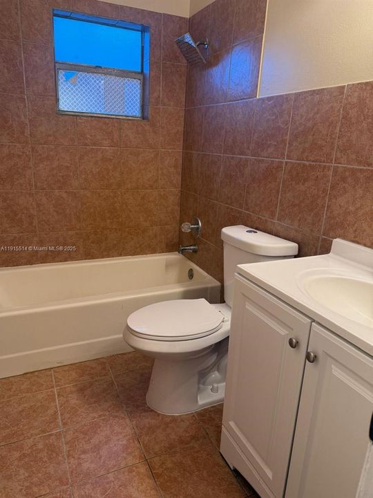 For Rent: $2,100 (3 beds, 1 baths, 2400 Square Feet)