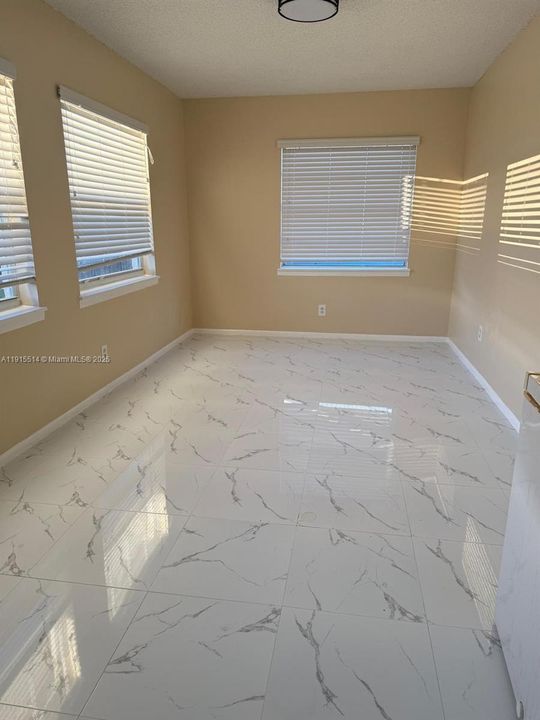 For Rent: $2,100 (3 beds, 1 baths, 2400 Square Feet)