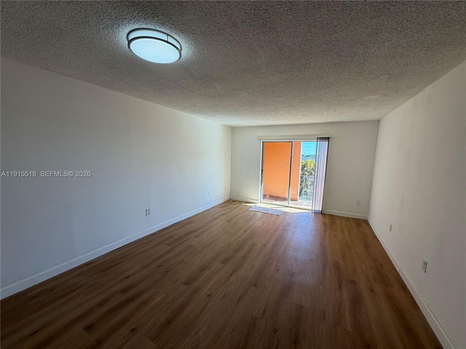 В аренду: $2,050 (2 спален, 2 ванн, 870 Квадратных фут)