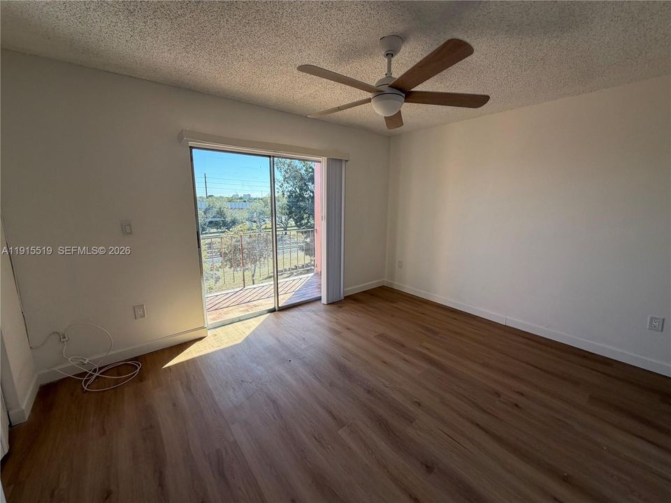 В аренду: $2,050 (2 спален, 2 ванн, 870 Квадратных фут)