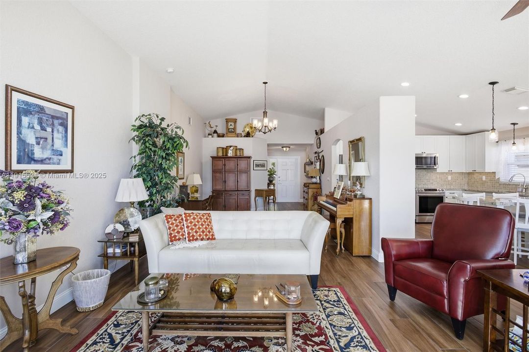 待售: $795,000 (3 贝兹, 2 浴室, 1648 平方英尺)