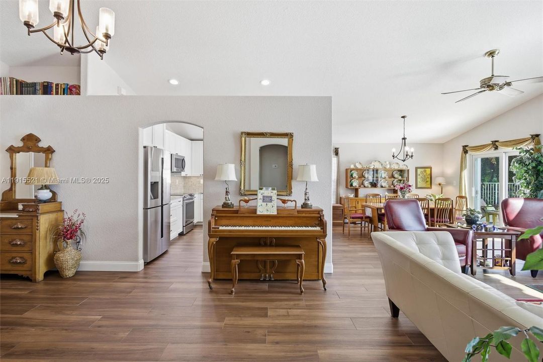 待售: $795,000 (3 贝兹, 2 浴室, 1648 平方英尺)