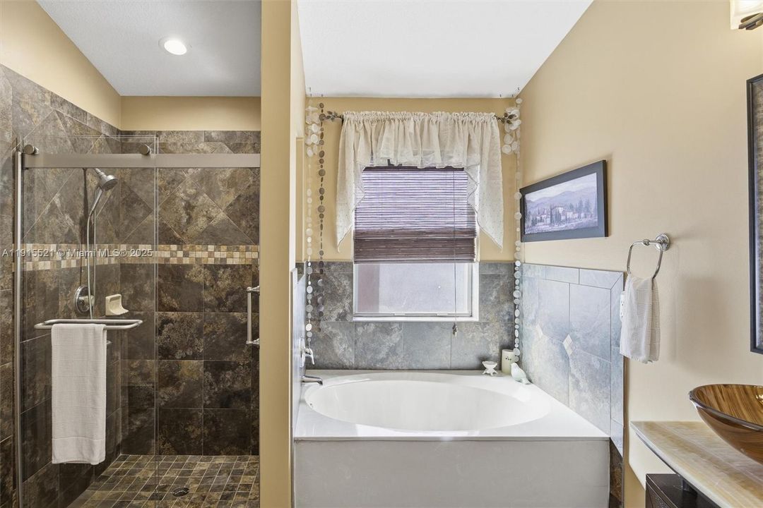 待售: $795,000 (3 贝兹, 2 浴室, 1648 平方英尺)