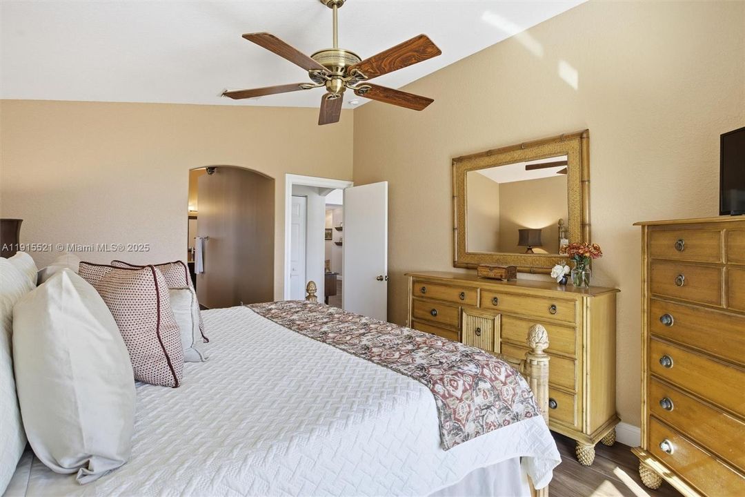 待售: $795,000 (3 贝兹, 2 浴室, 1648 平方英尺)