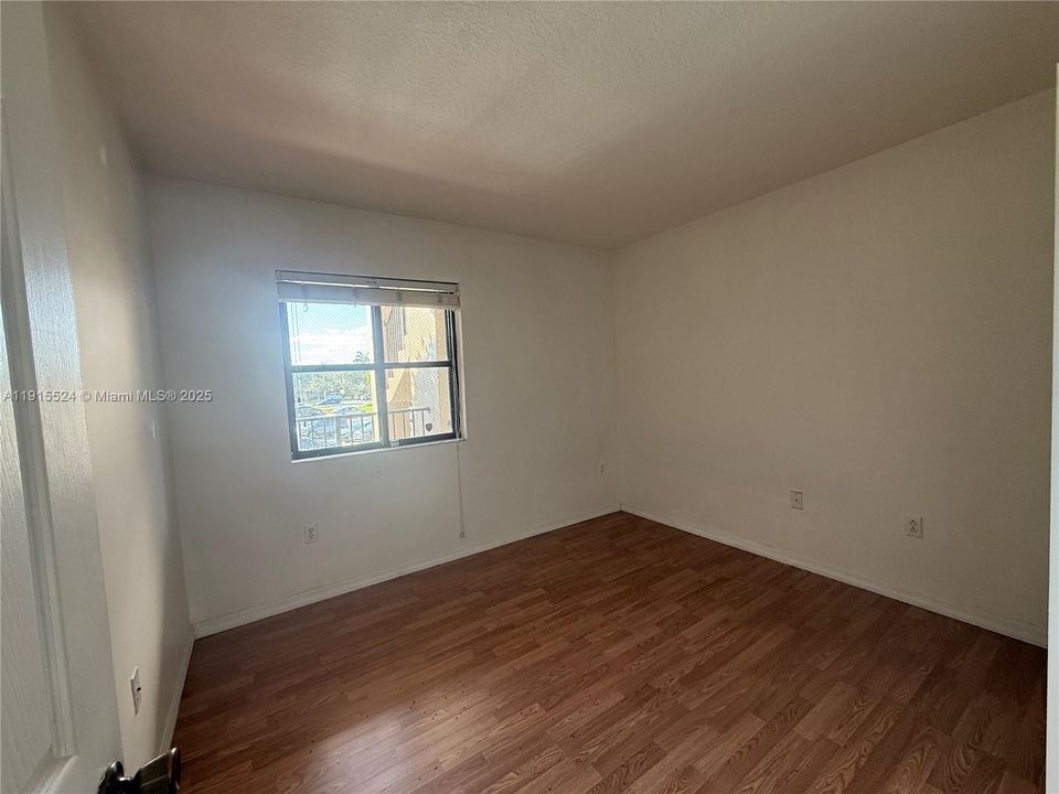 待售: $285,000 (2 贝兹, 2 浴室, 809 平方英尺)