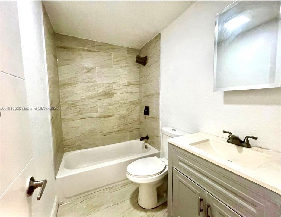 合同活跃: $2,300 (2 贝兹, 1 浴室, 688 平方英尺)