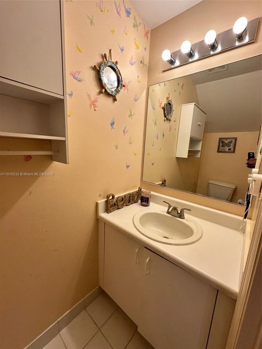 For Sale: $395,000 (2 beds, 1 baths, 969 Square Feet)