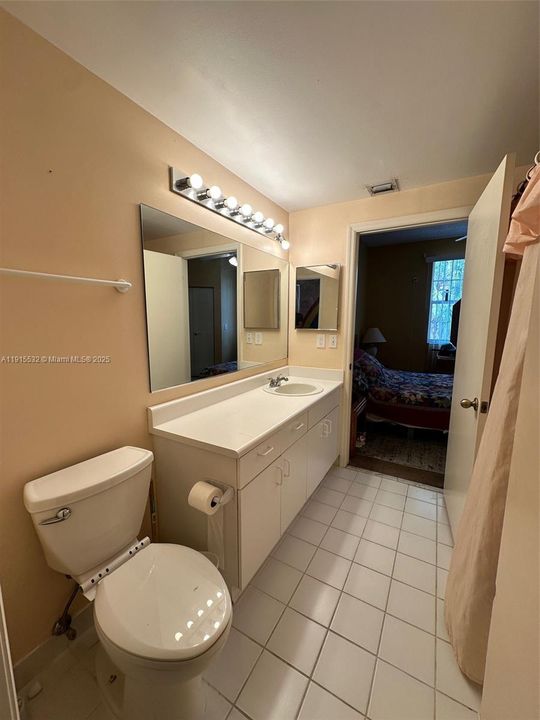 For Sale: $395,000 (2 beds, 1 baths, 969 Square Feet)
