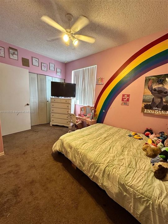 For Sale: $395,000 (2 beds, 1 baths, 969 Square Feet)