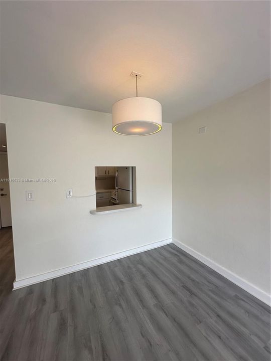 For Sale: $225,000 (1 beds, 1 baths, 671 Square Feet)