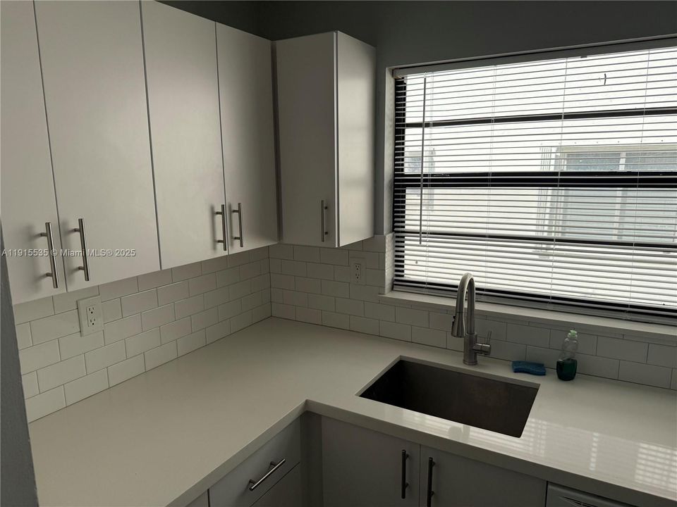 Active With Contract: $1,850 (1 beds, 1 baths, 582 Square Feet)