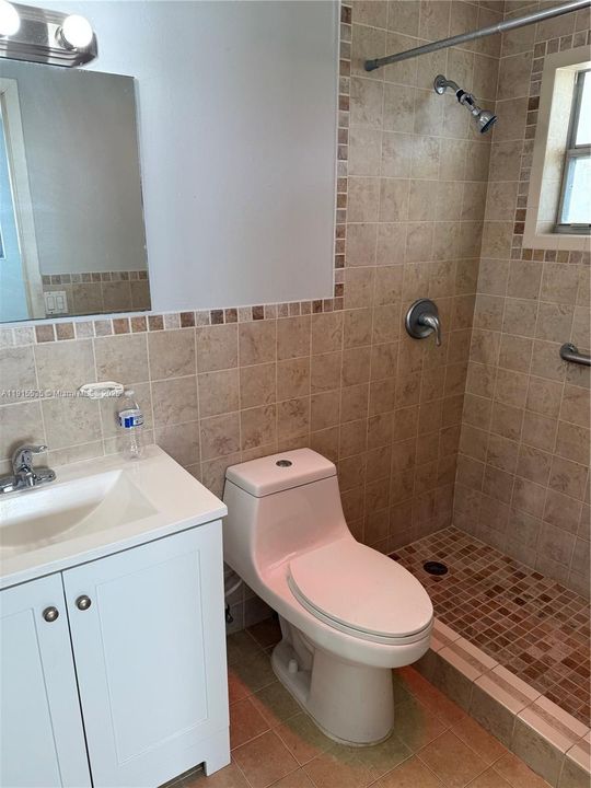 Master bedroom full bathroom