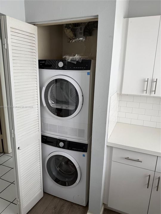 Active With Contract: $1,850 (1 beds, 1 baths, 582 Square Feet)