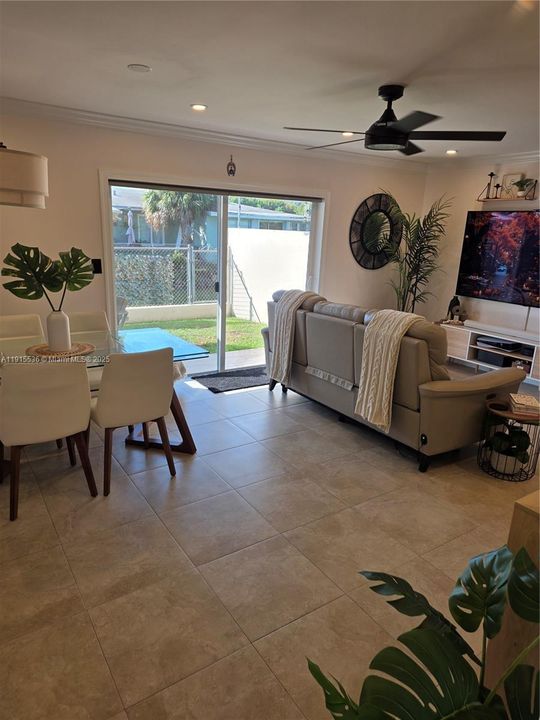 For Sale: $449,900 (2 beds, 1 baths, 824 Square Feet)