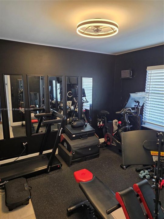 For Sale: $449,900 (2 beds, 1 baths, 824 Square Feet)