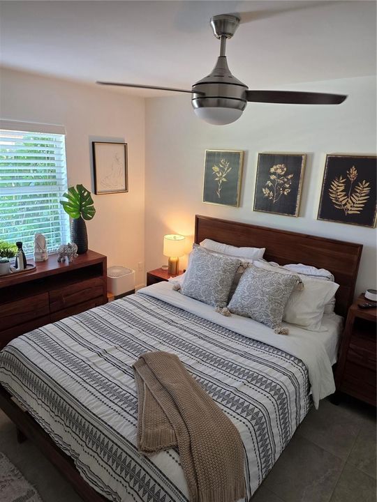 For Sale: $449,900 (2 beds, 1 baths, 824 Square Feet)