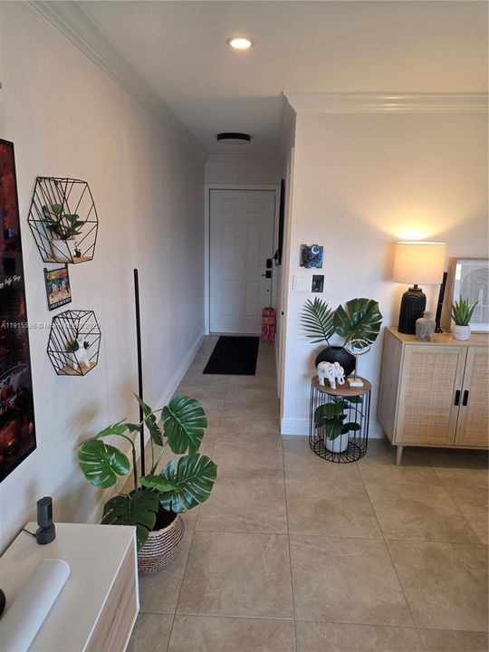 For Sale: $449,900 (2 beds, 1 baths, 824 Square Feet)