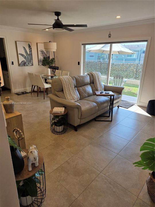 For Sale: $449,900 (2 beds, 1 baths, 824 Square Feet)