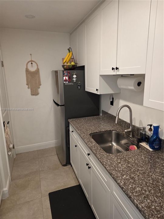 For Sale: $449,900 (2 beds, 1 baths, 824 Square Feet)
