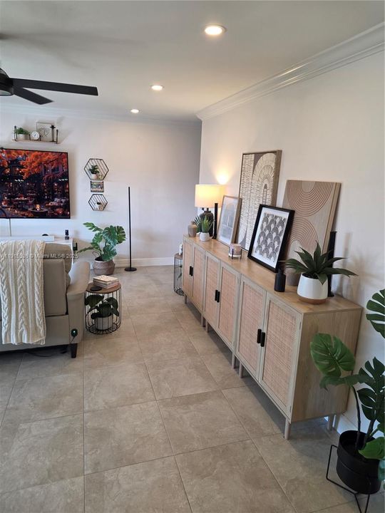 For Sale: $449,900 (2 beds, 1 baths, 824 Square Feet)