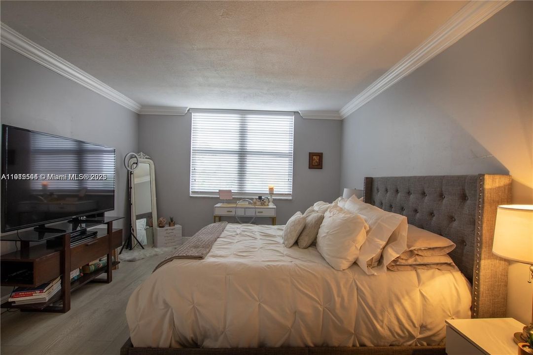 待售: $240,900 (2 贝兹, 2 浴室, 1015 平方英尺)