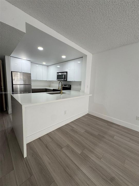 Activo con contrato: $1,980 (1 camas, 1 baños, 1100 Pies cuadrados)