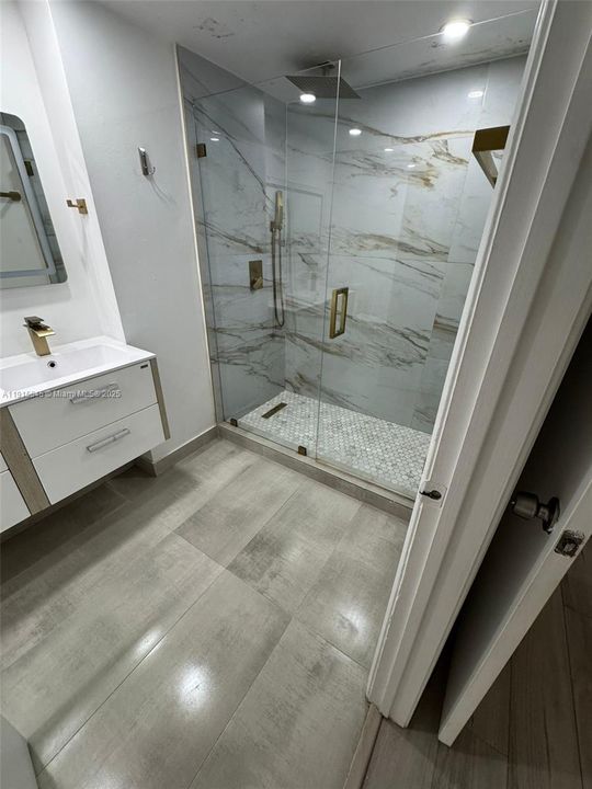 Activo con contrato: $1,980 (1 camas, 1 baños, 1100 Pies cuadrados)