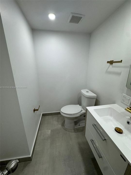 Activo con contrato: $1,980 (1 camas, 1 baños, 1100 Pies cuadrados)