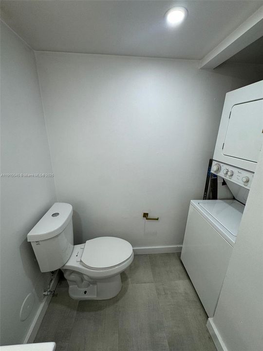 Activo con contrato: $1,980 (1 camas, 1 baños, 1100 Pies cuadrados)